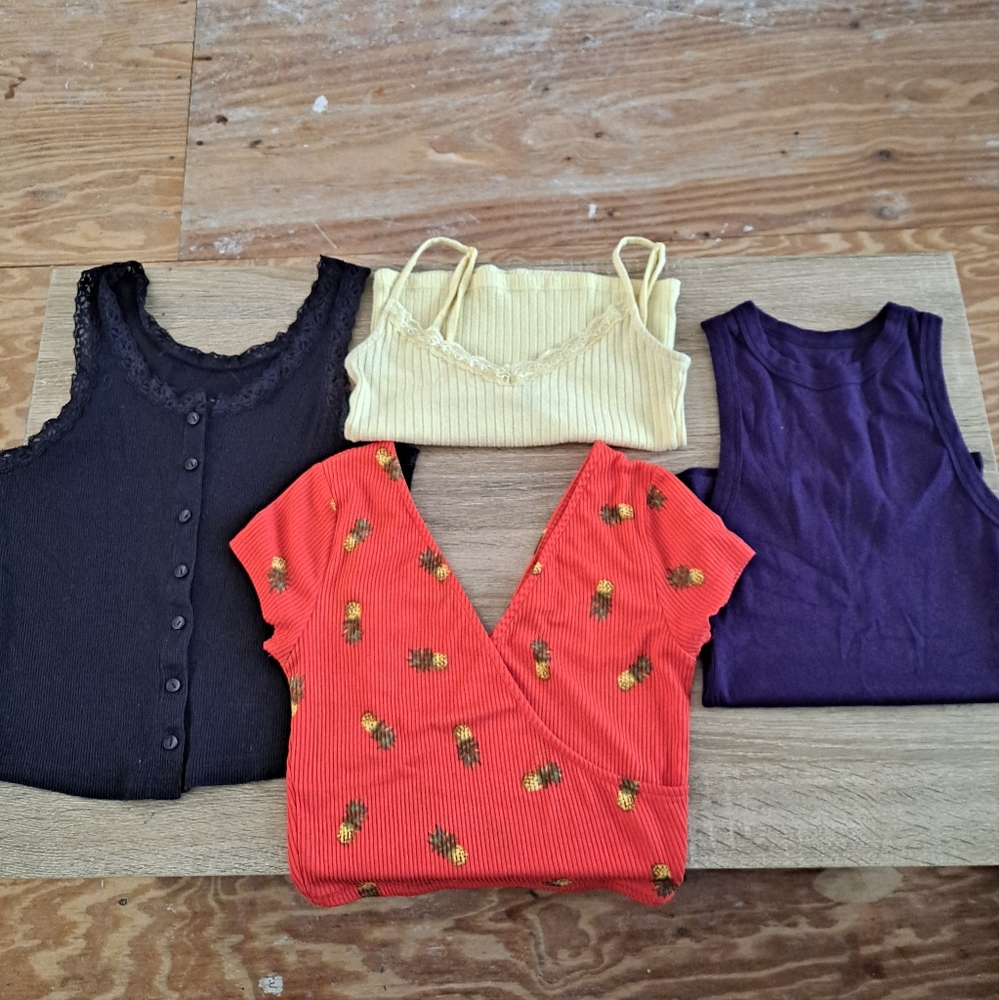 Bundle Of four (4) Summer Tops Size Xsmall